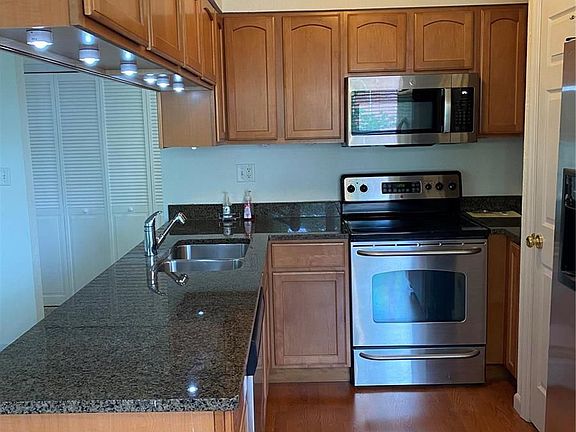 5th image of 1976 Greenglen Dr APT 303