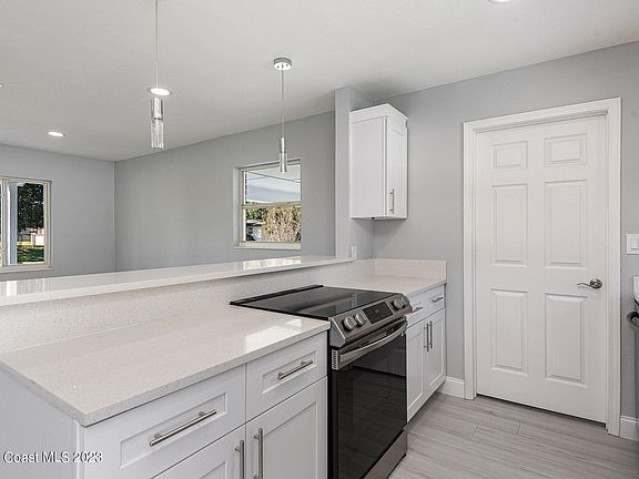 2nd image of 2904 Flora St