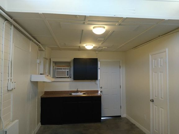 4th image of 1002 Florida Ave