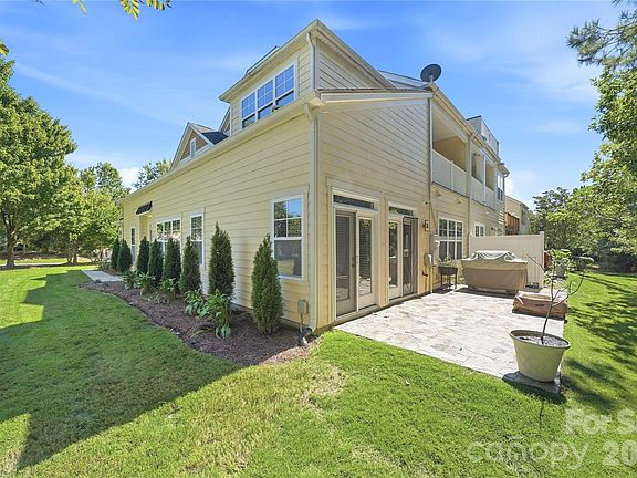 3rd image of 411 Halyard Ln