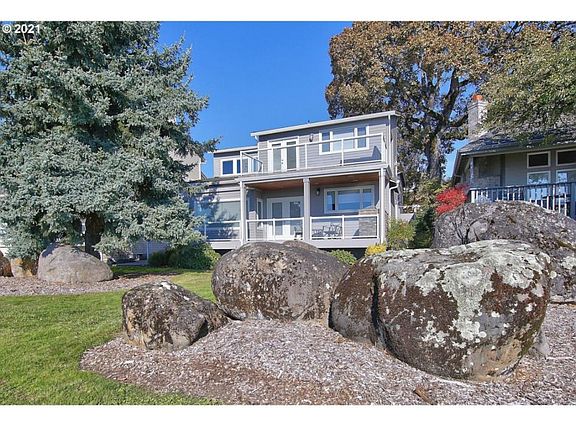 Back of house overlooking the Columbia River