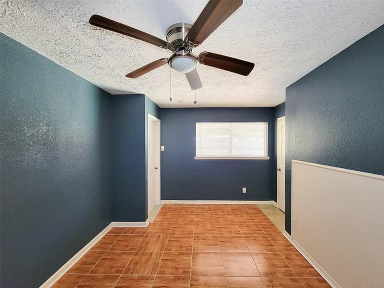 409 S Travis St — Photo 20