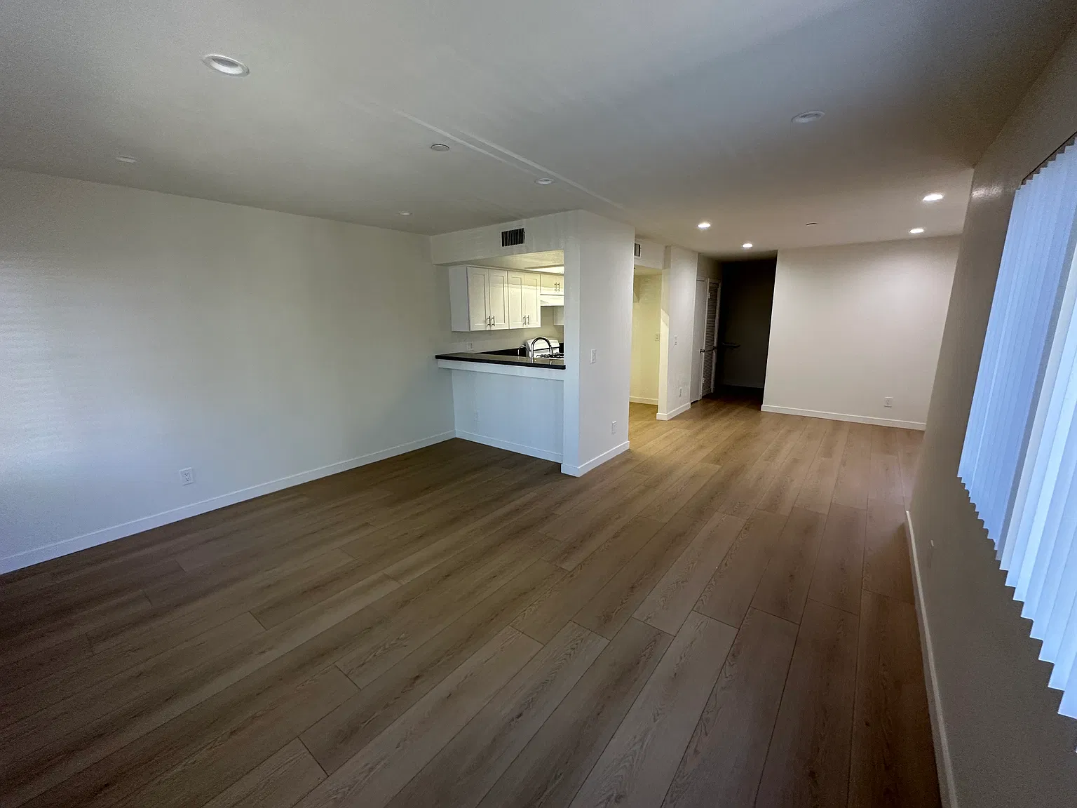 2 bed, 2.5 bath, 900 sqft, $3,000 — Photo 2