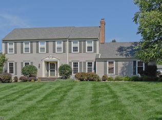 6 Harvest Ct, Clinton, NJ 08809