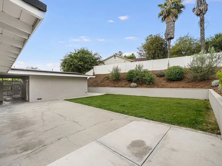 16229 Janine Dr — Photo 38