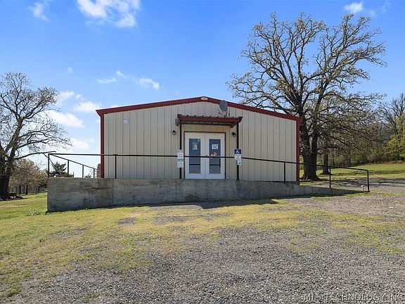 3rd image of 3565 Sawmill Rd