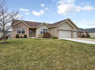 1901 Crimson Oak Dr, Maryville, IL 62062
