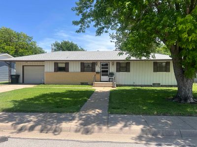 2404 Howell Ave, Dodge City, KS, 67801