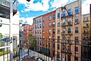 Rented by R New York