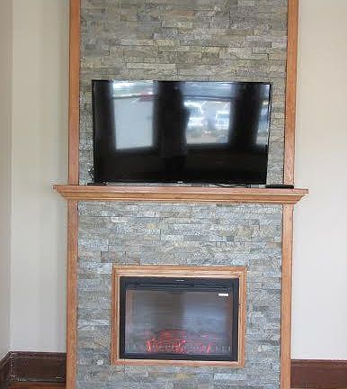 5th image of 554 Hudson Ave #2