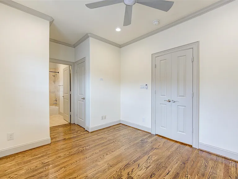 6302 Prague St — Photo 36