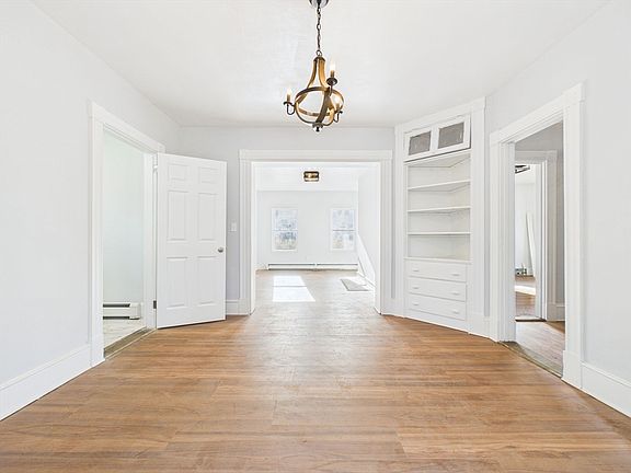 5th image of 386 Bedford St