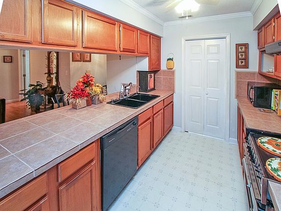 4th image of 907 Cranberry Cir #26-B