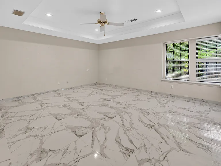 2105 Rolling Oak Ln — Photo 17