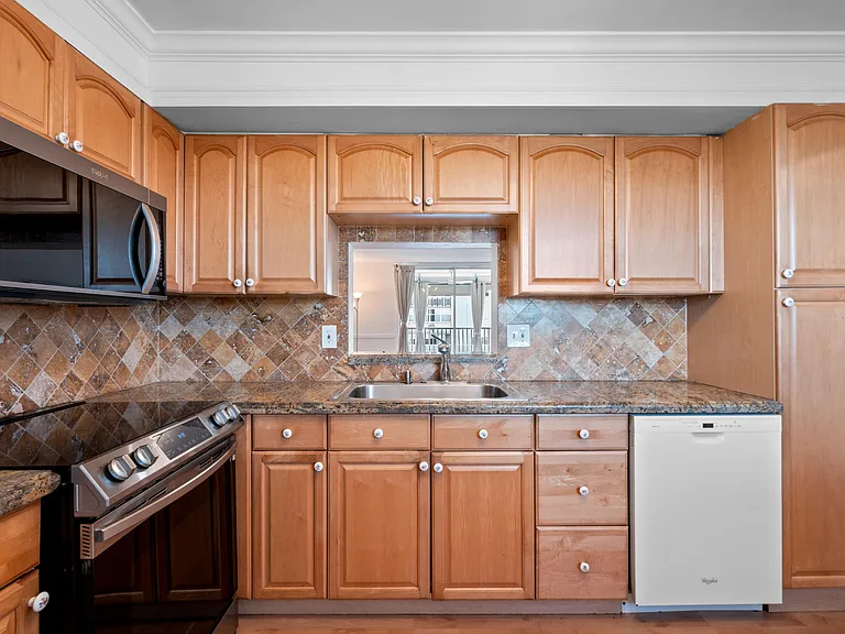 620 NE 12th Ave #602 — Photo 5