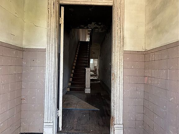 2nd image of 2118 Rockledge St