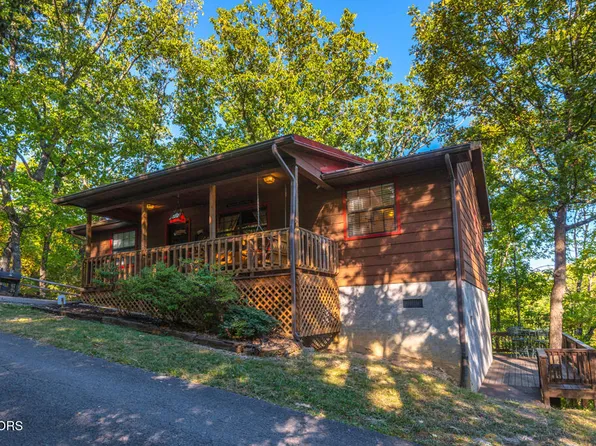 617 Iron Mountain Rd, Pigeon Forge, TN 37863