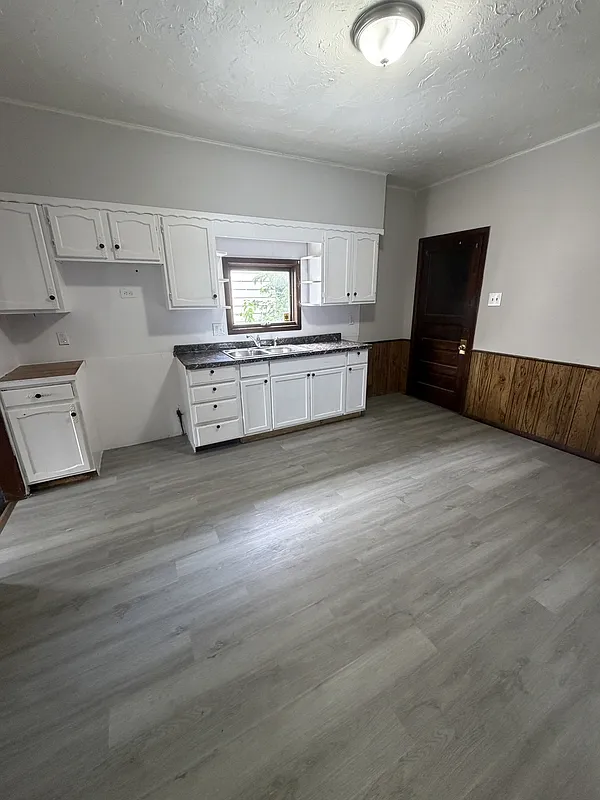 4 bed, 1.5 bath, 1530 sqft, $1,400 — Photo 3