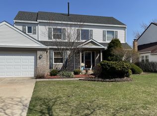305 Lakeview Dr, Buffalo Grove, IL 60089