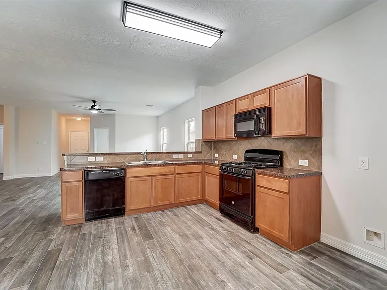 315 Apache Field Ln — Photo 10