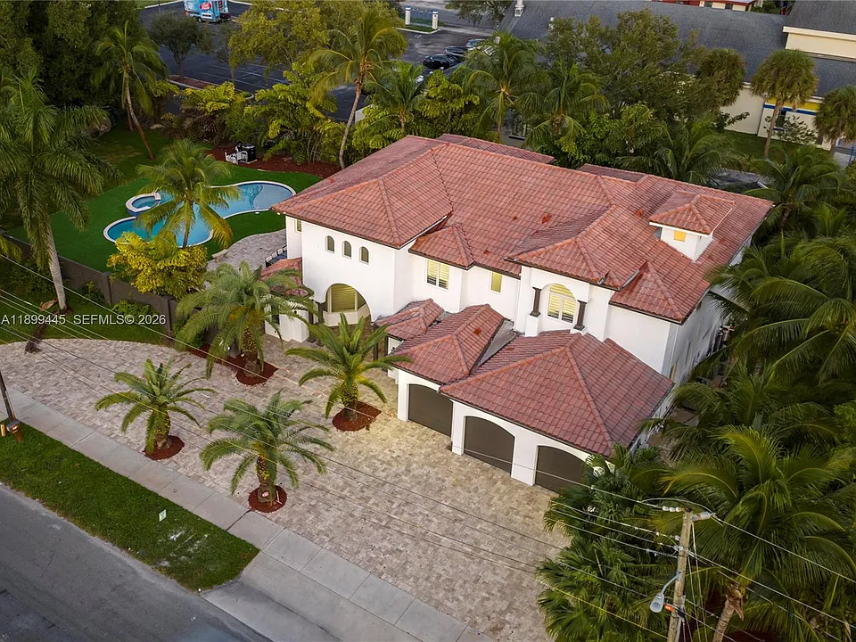 112 NW 14th Way