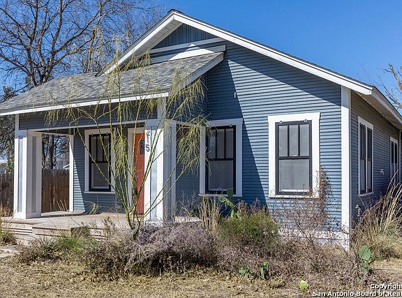 3rd image of 215 Blaine St