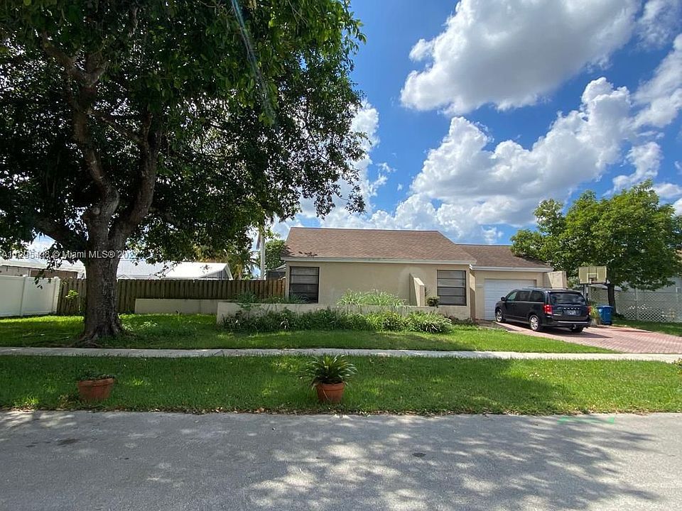 1st image of 16660 Redwood Way