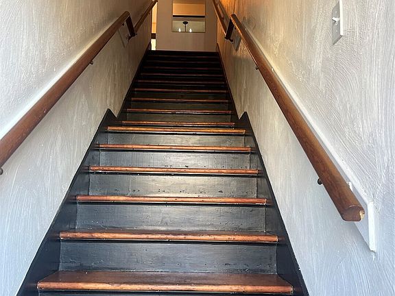 3rd image of 703 W Railroad