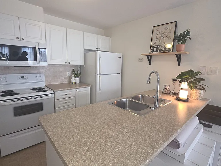 1103 Stittsville Main St #L — Photo 6