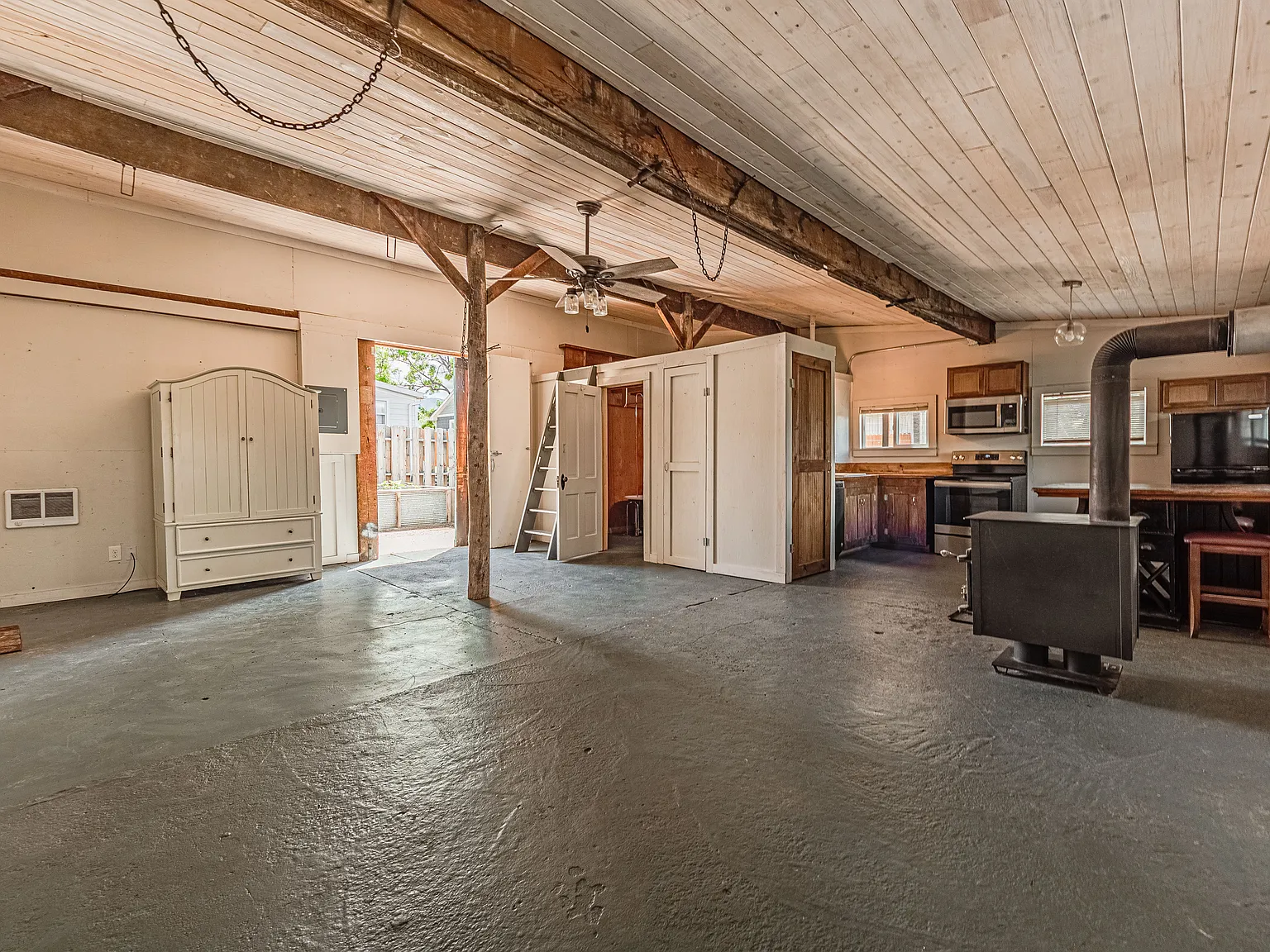1 bed, 950 sqft, $1,895 — Photo 2