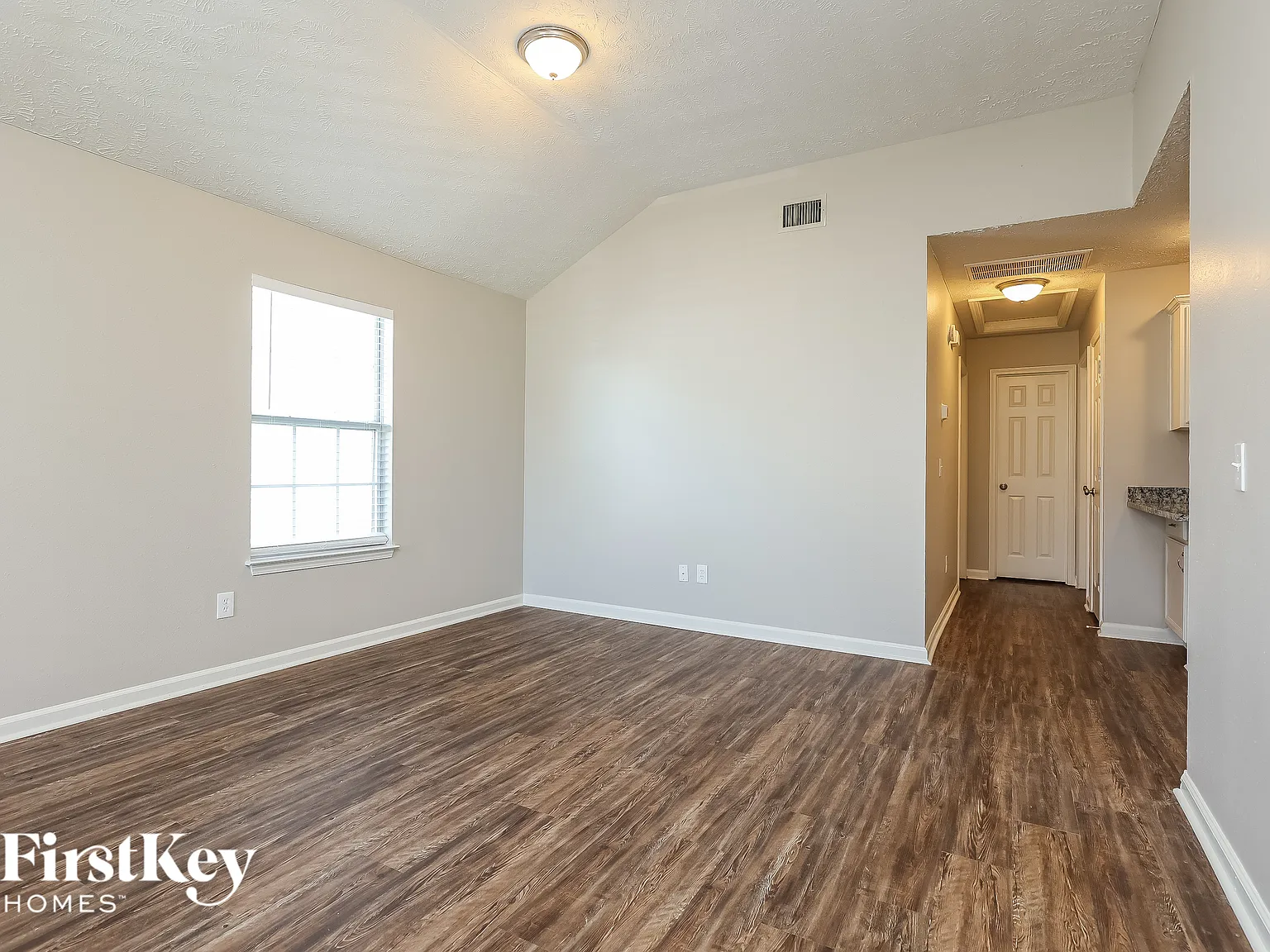 3 bed, 2.0 bath, 1084 sqft, $1,620 — Photo 4
