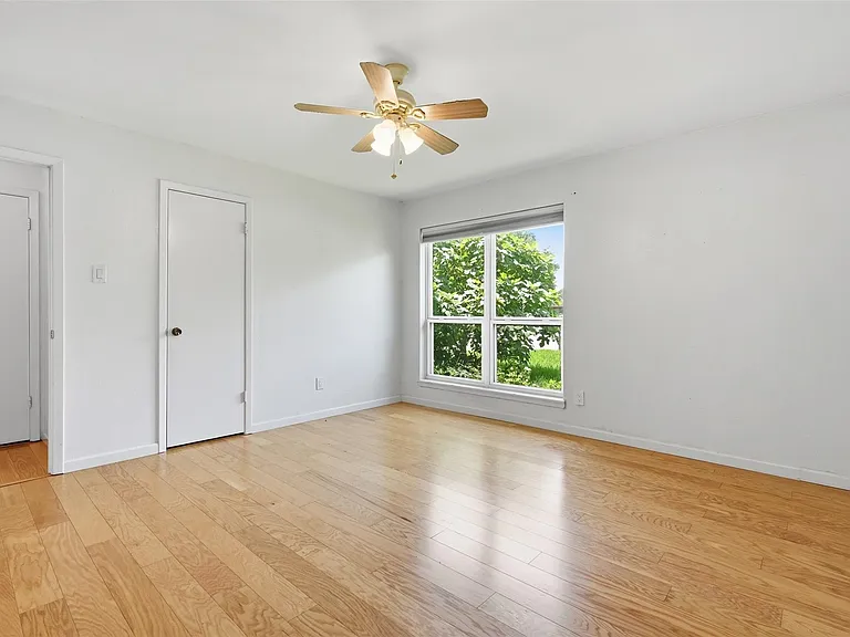 214 Glen Haven Ct — Photo 13