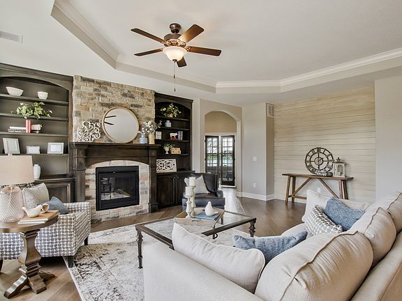 Photo from previous model of same floor plan for visualization purposes only.