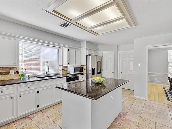 4th image of 2190 Strathmore Dr