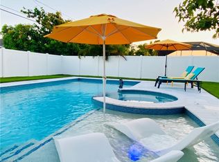 564 107th Ave N, Naples, FL 34108