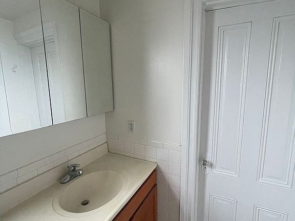 2nd image of 2118 Greenwich St #2