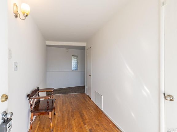 2nd image of 1513 Colwood Drive