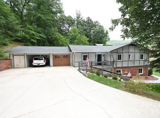 3021 Cedar Crest Dr, Lenoir, NC 28645