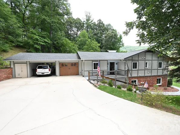 3021 Cedar Crest Dr, Lenoir, NC 28645