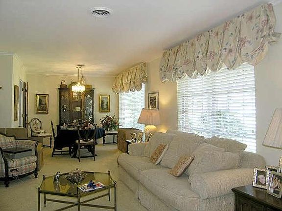 3rd image of 1620 Cresthaven Dr