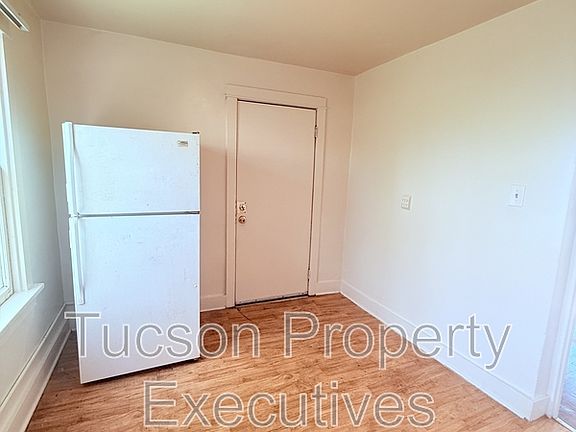 3rd image of 2632 N Stone Ave APT 4