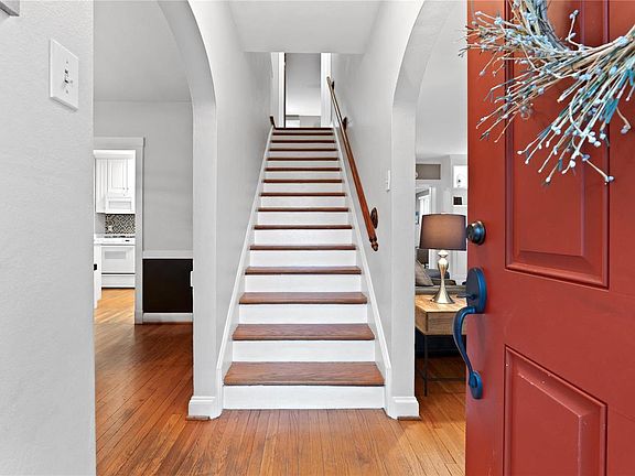 3rd image of 713 Simmons Ave