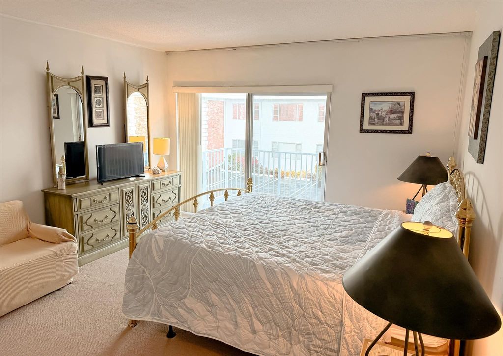 412 S Cypress Rd APT 225, photo 9