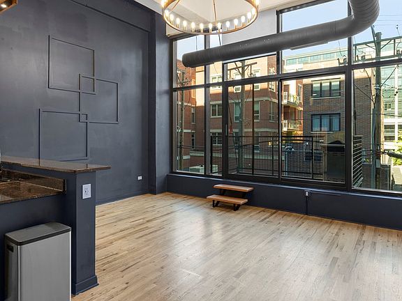 3rd image of 1224 W Van Buren St APT 222