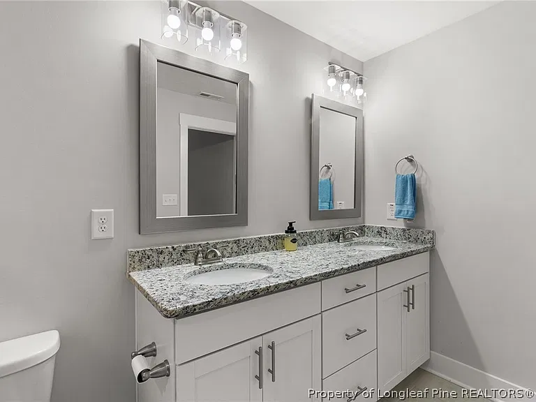 105 Woodford Ln — Photo 22