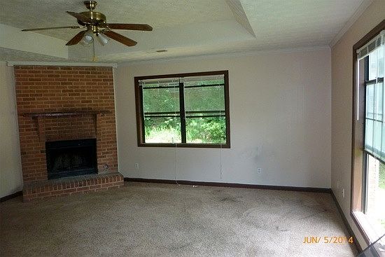 Living room/ with fireplace