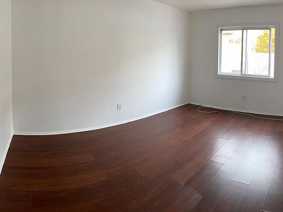 3rd image of 85 Rockville Ave