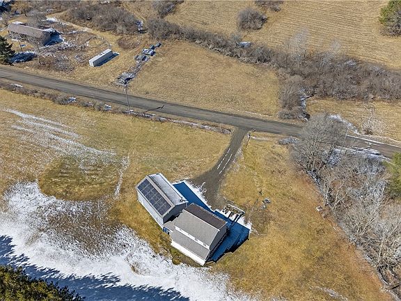 5th image of 1112 Center Valley Rd