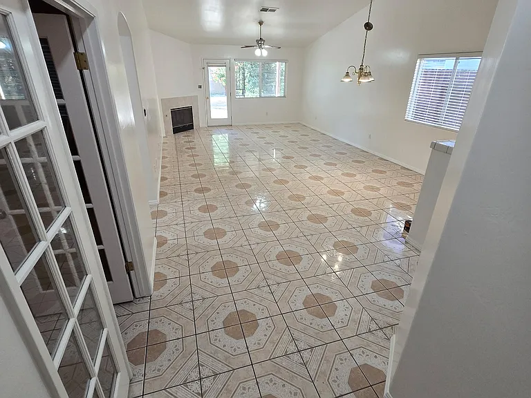9708 Laurel Park Ave — Photo 2