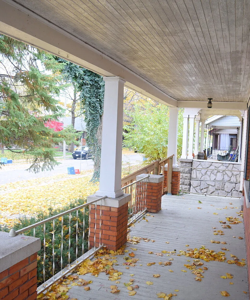 Spacious 3 Bdrm Duplex On Church — Photo 2